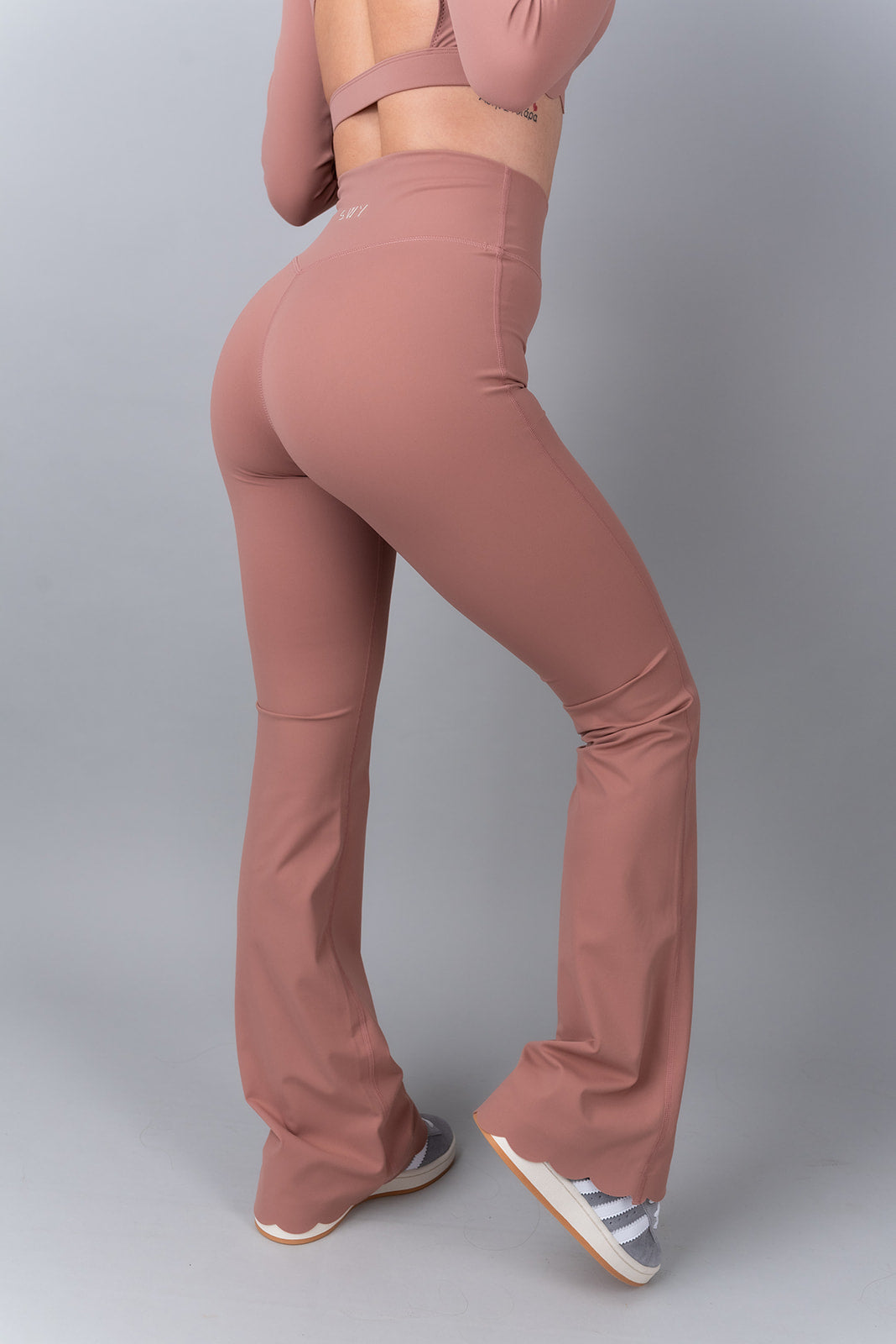 Pureline Scallop Flared Leggings